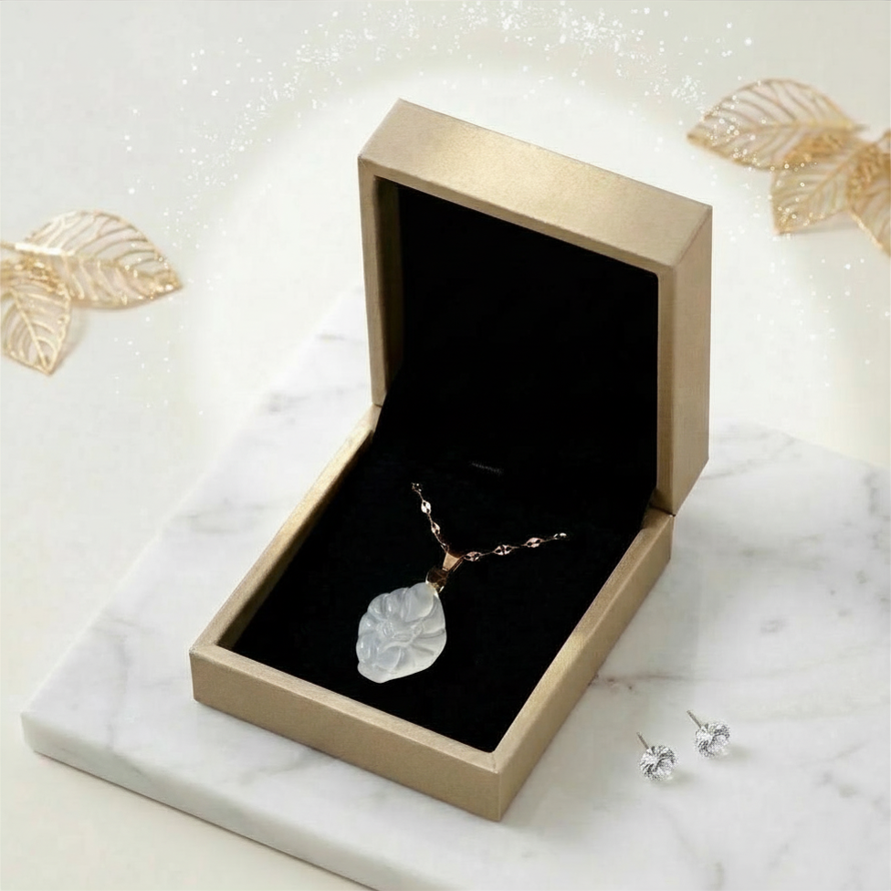 Lucky Fox Queen Stone - White